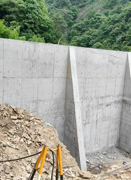 太原迎泽区重力式挡土墙